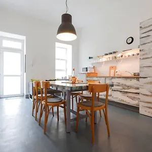 modern-stylish-2-bedroom-holiday-apartment.inbudapesthotels.com/